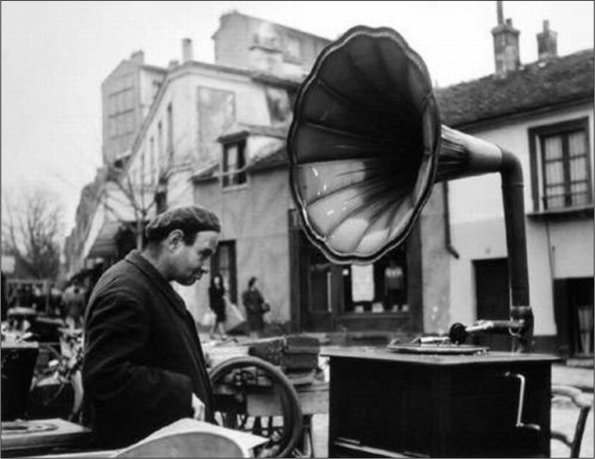 La Musique des Puces, 1944