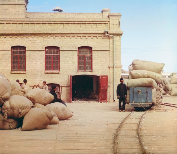 Receiving cotton at the mill in Bairam-Ali