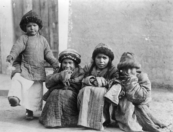 1900 Кашгар Девочки