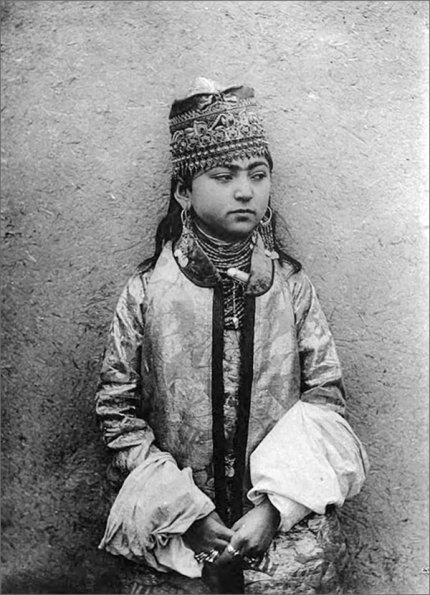 1902 Молодая узбечка из Самарканда с диадемой. Иллюстрация из книги Гюго Краффта