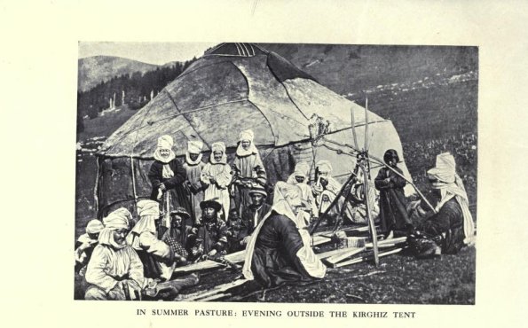 1910 Кыргызстан На летнем пастбище вечер у юрты