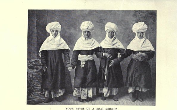 1910 Кыргызстан Четыре жены богатого кыргыза