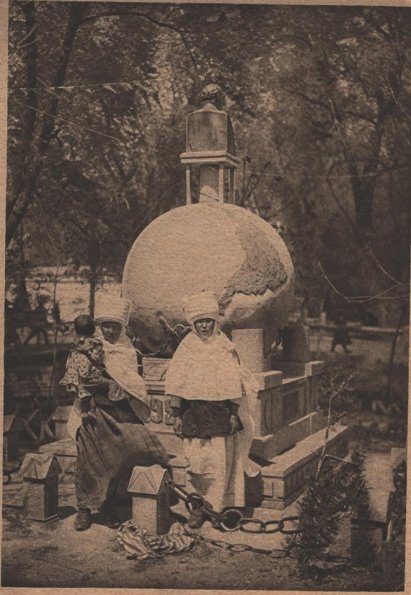 1910 Предпл  Казахские Женщины у Памятника