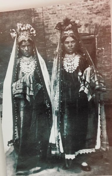 1910 Предпл Самарканд Невесты в Послесвадебных Нарядах