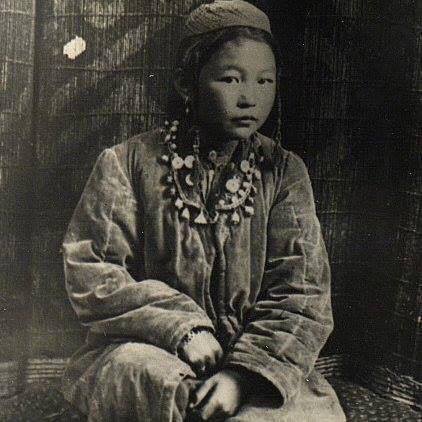 1911 Kazakh Girl