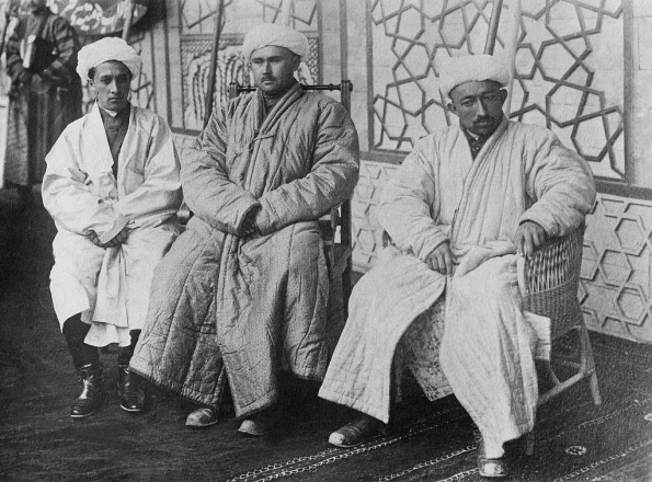 1920 Бухара Файзула Ходжаев слева и Абукадыр Мухитдинов справа