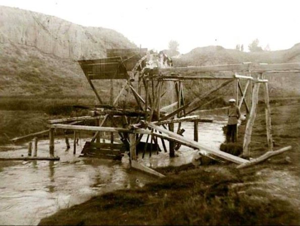 1930 Water Lifter