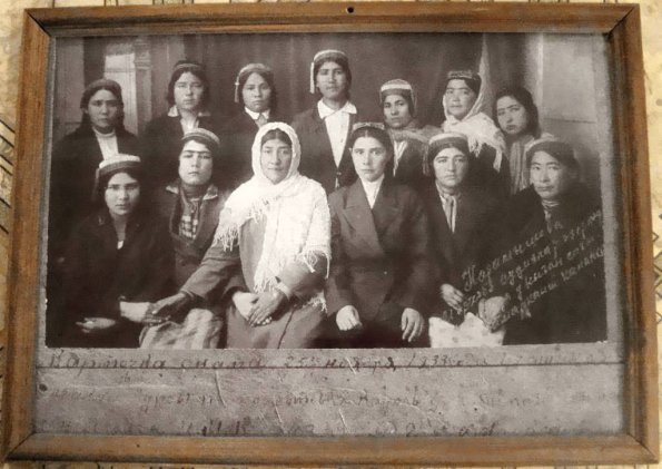 1933 Самарканд Курсы по Подготовке Судей 2-я справа Карамышева Мархаба Рахматулловна