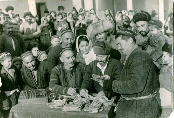 1943 Узбекистан Колхоз им Крупской Председатель Вносит 25000 рублей на Постройку Танков
