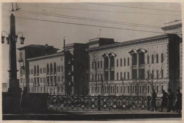 1950 Ташкент Урдинский мост и жилой дом на набережной канала Анхор