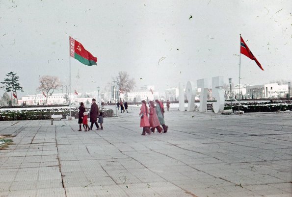 1975 Ташкент Площадь Ленина Гуляния в Ноябре