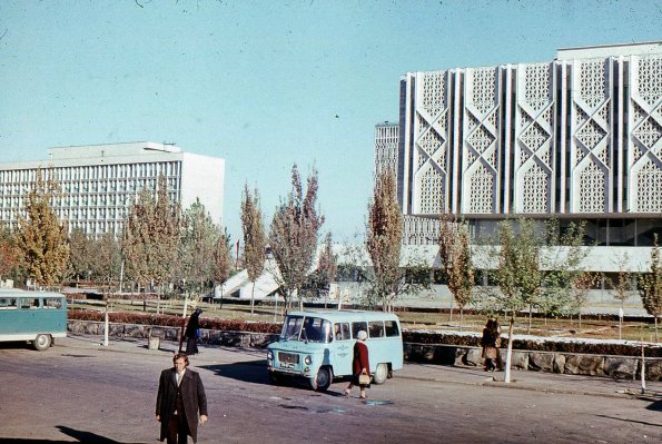 1975 Ташкент Проспект Ленина у Филиала Музея Ленина