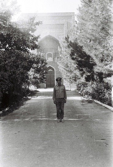 1986 Termez Kapitan Vladimir Anektovitch Rasskazov at Mosque