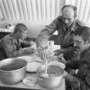 1989 Узбекистан Прапорщики Обедают в Полевых Условиях