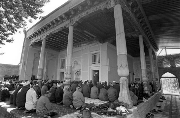1990 Самарканд Намаз в Мечети Ходжа Абду Дарун