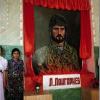 1994 Куляб Почетный Караул у Портрета Лангари Лангариева